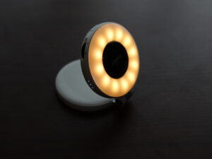 MagSafe対応が革命！Ulanziリングライトでスマホ撮影・Web会議が劇的に明るく【レビュー】